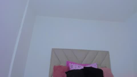 Emy online show from 10-10-25, 04:22