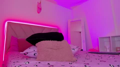 Emy online show from 11-12-25, 04:02