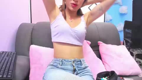 Snapshot of emy_latin chatting on 11-05-25, 08:53 emy_latin online show from 11-05-25, 08:53