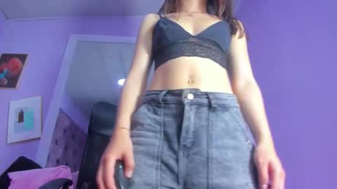 Snapshot of emy_latin chatting on 11-13-25, 08:30 emy_latin online show from 11-13-25, 08:30