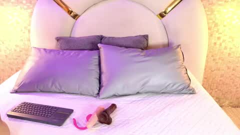 Emy  online show from 04-15-26, 11:39