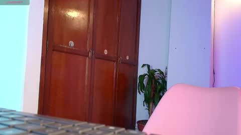 emycarver09 online show from 12-15-25, 11:47