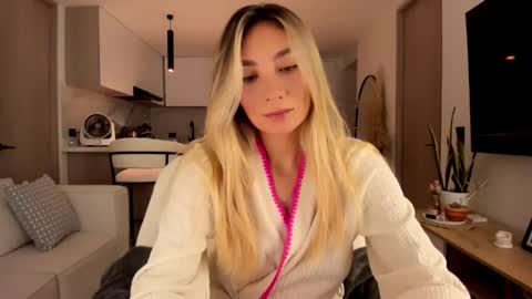 Snapshot of emyconneer chatting on 12-08-24, 02:07 emyconneer online show from 12-08-24, 02:07