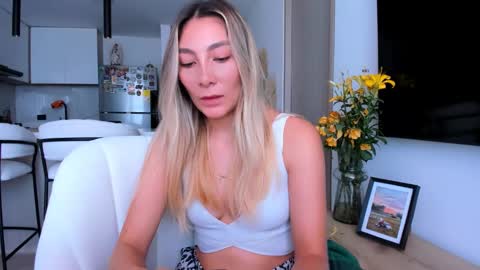 Snapshot of emyconneer chatting on 01-09-25, 03:34 emyconneer online show from 01-09-25, 03:34