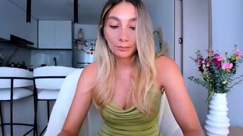 Snapshot of emyconneer chatting on 01-10-25, 07:54 emyconneer online show from 01-10-25, 07:54