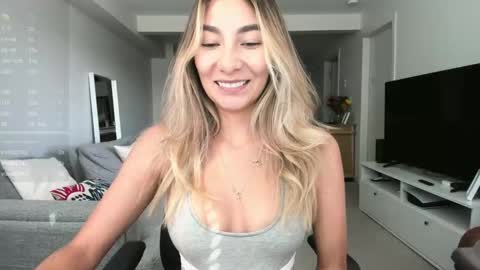 Snapshot of emyconneer chatting on 09-16-25, 10:00 emyconneer online show from 09-16-25, 10:00