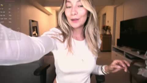 Snapshot of emyconneer chatting on 09-20-25, 02:56 emyconneer online show from 09-20-25, 02:56