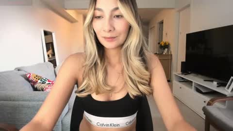 Snapshot of emyconneer chatting on 09-25-25, 08:45 emyconneer online show from 09-25-25, 08:45