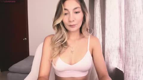 Snapshot of emyconneer chatting on 10-13-25, 03:56 emyconneer online show from 10-13-25, 03:56