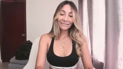 Snapshot of emyconneer chatting on 10-15-25, 06:19 emyconneer online show from 10-15-25, 06:19