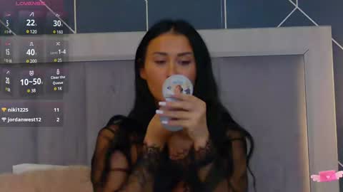 Snapshot of emylaveau chatting on 01-09-25, 09:59 Emy online show from 01-09-25, 09:59