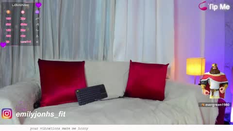 Snapshot of emylyjonhs chatting on 05-15-26, 08:27 EMYLY online show from 05-15-26, 08:27