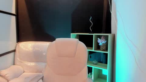 Snapshot of emysilver chatting on 02-06-25, 04:14 Emy Silver online show from 02-06-25, 04:14