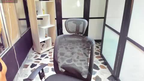 Snapshot of emysilver chatting on 02-14-25, 03:58 Emy Silver online show from 02-14-25, 03:58