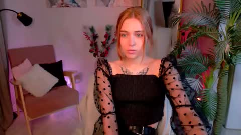 enchanted_bella online show from 12-19-25, 01:51