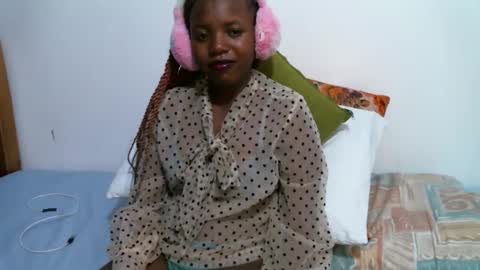 Snapshot of enchantedvee chatting on 04-21-26, 01:53 Vee online show from 04-21-26, 01:53