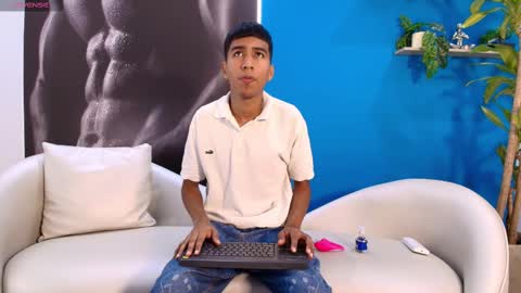 Snapshot of ender_h0t chatting on 09-09-25, 02:05 Ender online show from 09-09-25, 02:05