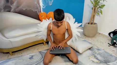 Snapshot of ender_h0t chatting on 10-31-25, 06:09 Ender online show from 10-31-25, 06:09