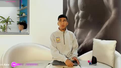 Snapshot of ender_h0t chatting on 11-09-25, 01:42 Ender online show from 11-09-25, 01:42