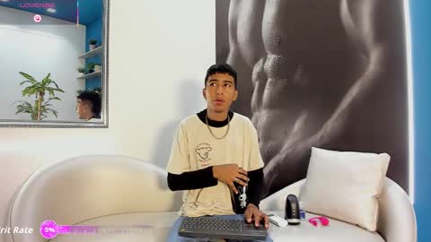 Snapshot of ender_h0t chatting on 11-16-25, 01:39 Ender online show from 11-16-25, 01:39