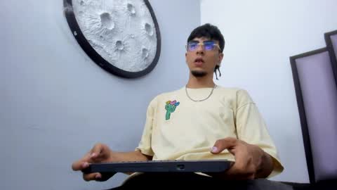 endrick_23 online show from 04-12-26, 03:44