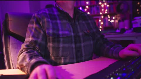 Snapshot of energybra chatting on 01-26-25, 02:14 uk online show from 01-26-25, 02:14