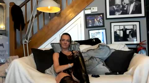 englishcouple81 online show from 05-03-26, 12:49