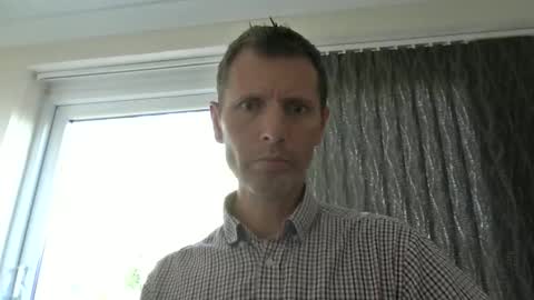 Snapshot of englishguy183 chatting on 06-10-26, 04:39 EnglishGuy183 online show from 06-10-26, 04:39