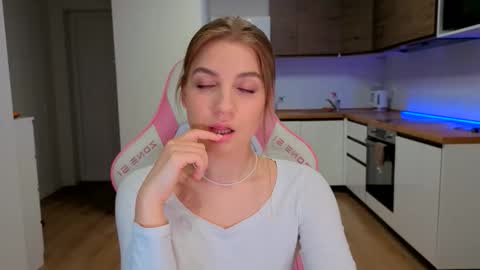 enjoyeverymoment_ online show from 03-18-26, 04:54