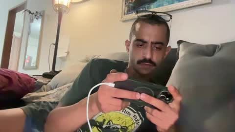 Snapshot of enjoythetrip chatting on 05-17-26, 03:48 Luke online show from 05-17-26, 03:48