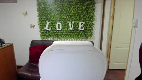 Snapshot of enma_clark chatting on 01-19-25, 04:01 Enma clark online show from 01-19-25, 04:01