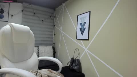 Snapshot of enma_clark chatting on 09-16-25, 04:02 Enma clark online show from 09-16-25, 04:02