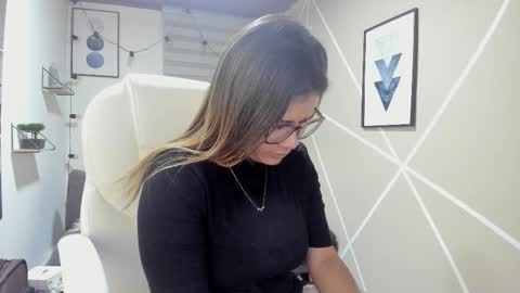 Snapshot of enma_clark chatting on 11-11-25, 03:39 Enma clark online show from 11-11-25, 03:39