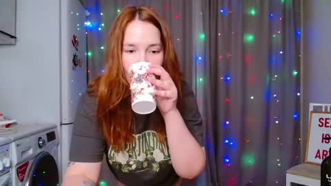 Snapshot of enorolve chatting on 12-16-24, 05:33 Horny Mary online show from 12-16-24, 05:33