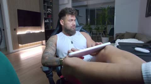 Erik online show from 01-25-25, 08:42