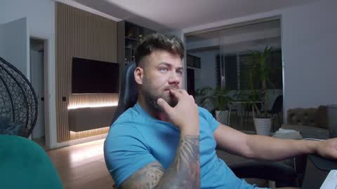 Erik online show from 02-08-25, 05:39