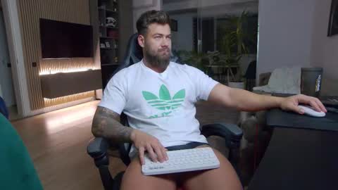 Erik online show from 02-24-25, 07:41