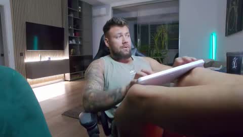 Erik online show from 10-12-25, 06:29