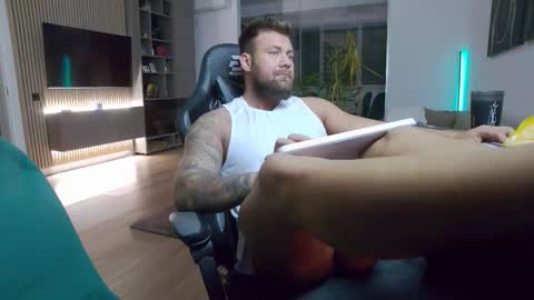 Erik online show from 10-18-25, 04:52