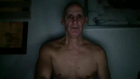 Snapshot of enriquelopez007073 chatting on 12-15-25, 09:35 The Man 007 online show from 12-15-25, 09:35