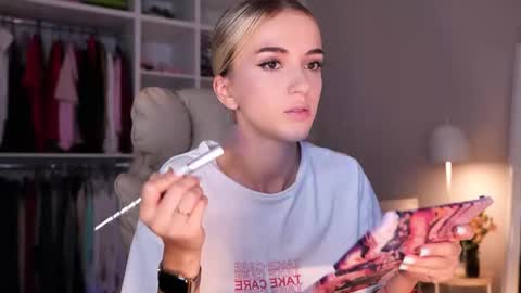 Snapshot of entya chatting on 09-11-25, 06:13 entya online show from 09-11-25, 06:13