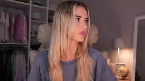 Snapshot of entya chatting on 09-25-25, 06:17 entya online show from 09-25-25, 06:17