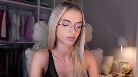 Snapshot of entya chatting on 09-26-25, 05:22 entya online show from 09-26-25, 05:22