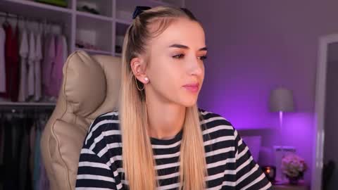 Snapshot of entya chatting on 09-30-25, 05:45 entya online show from 09-30-25, 05:45