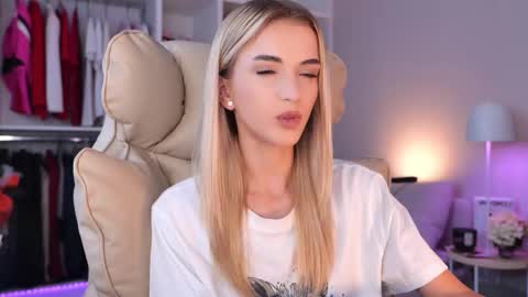 Snapshot of entya chatting on 10-01-25, 06:41 entya online show from 10-01-25, 06:41