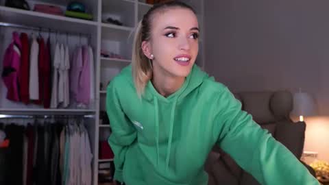 Snapshot of entya chatting on 10-03-25, 05:26 entya online show from 10-03-25, 05:26