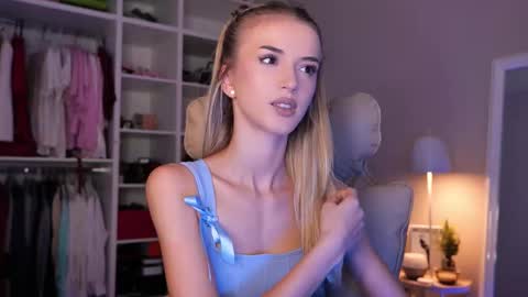 Snapshot of entya chatting on 10-11-25, 07:07 entya online show from 10-11-25, 07:07