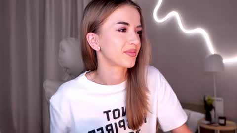 Snapshot of entya chatting on 10-30-25, 06:59 entya online show from 10-30-25, 06:59