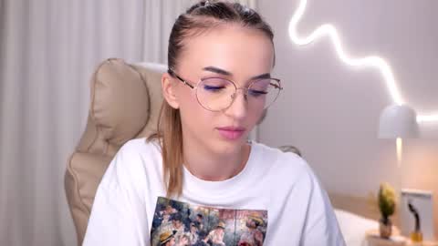 Snapshot of entya chatting on 11-14-25, 05:39 entya online show from 11-14-25, 05:39