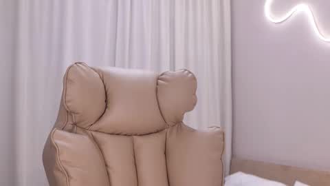 Snapshot of entya chatting on 11-18-25, 06:40 entya online show from 11-18-25, 06:40